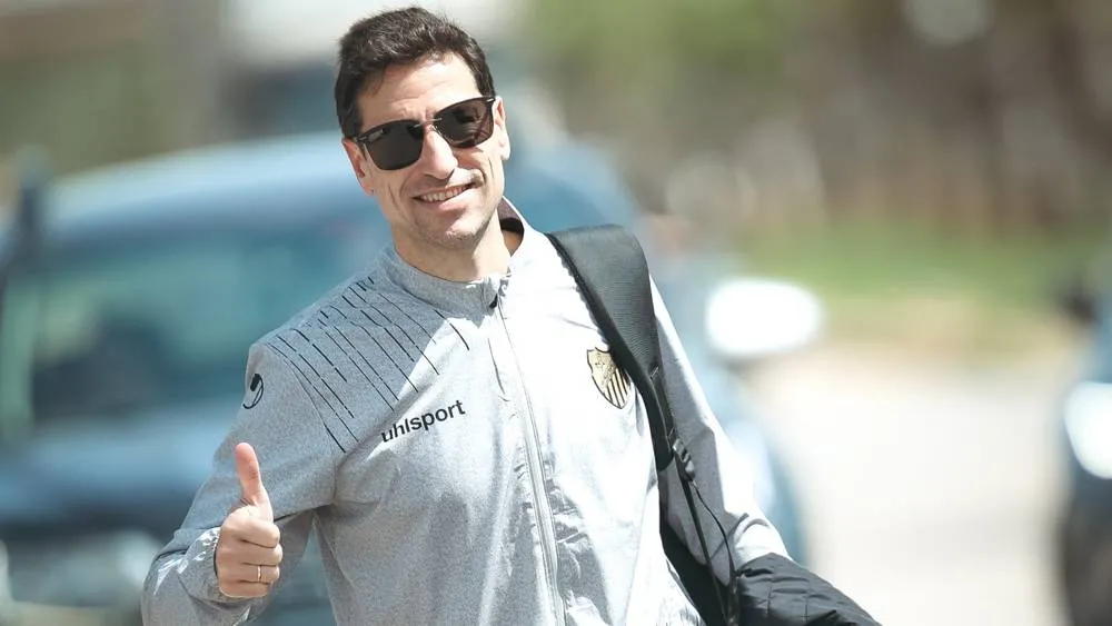 Pablo Franco Celebrates Victory with Fans: 'My Feet Make Me Want to Dance'