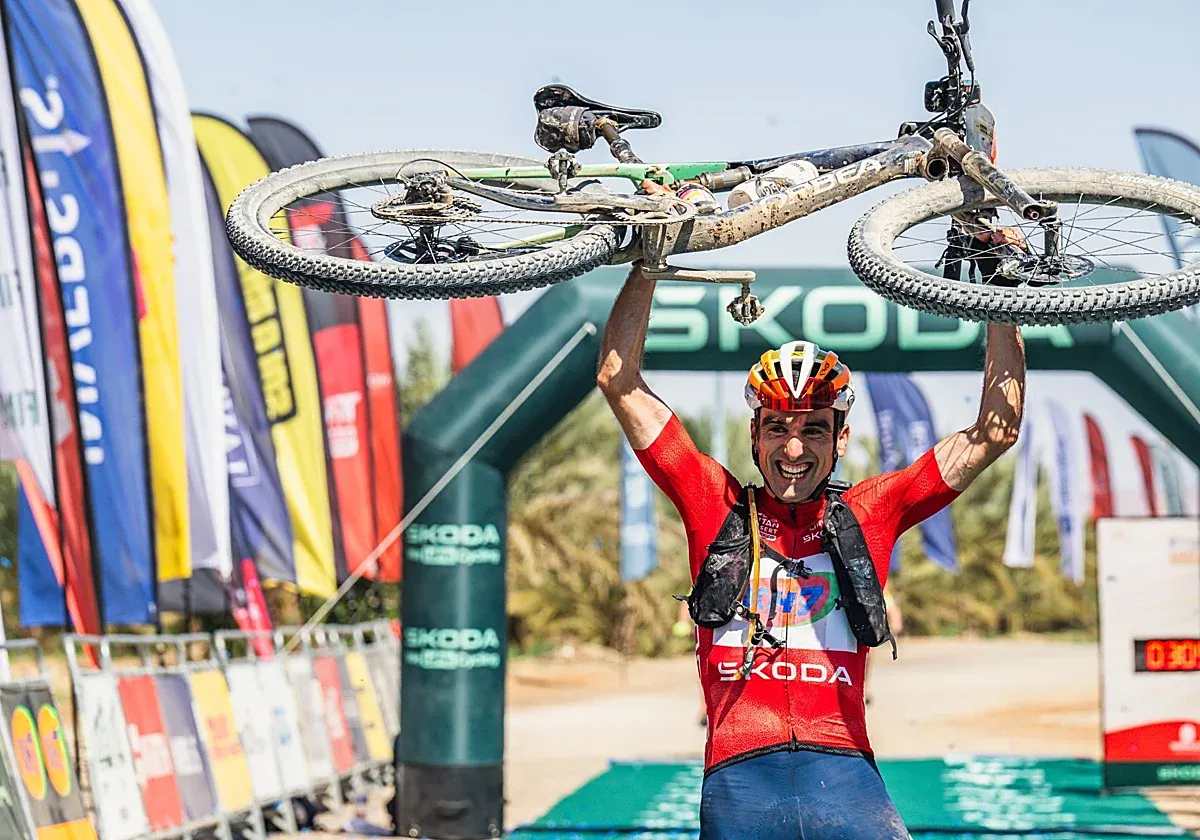 Luis Ángel Maté Triumphs in Škoda Titan Desert, Showcasing Unmatched Resilience and Teamwork