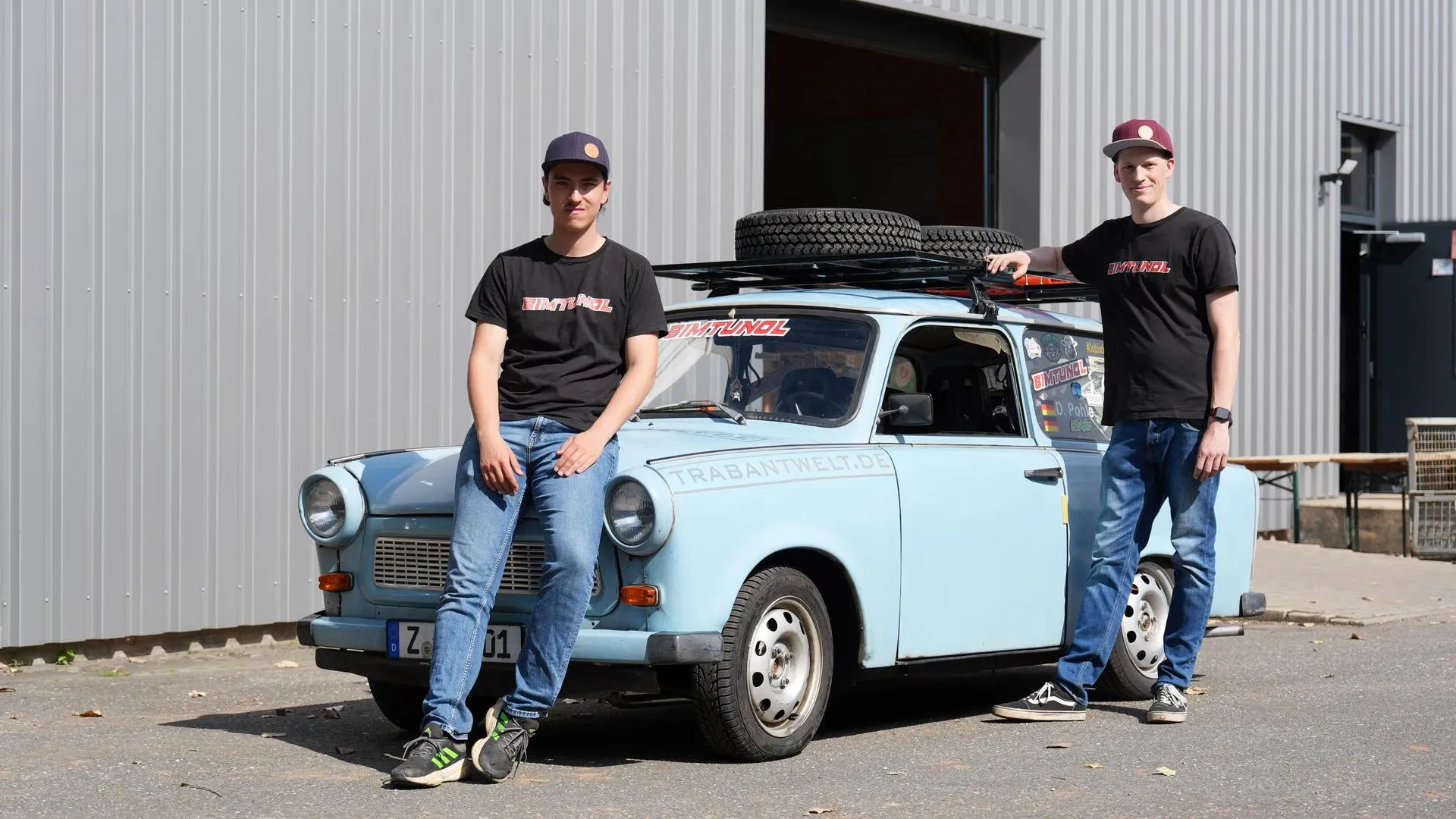 Embarking on an Adventurous Journey: Darius Pohle and Eric Gärtner Explore Morocco in a Trabant