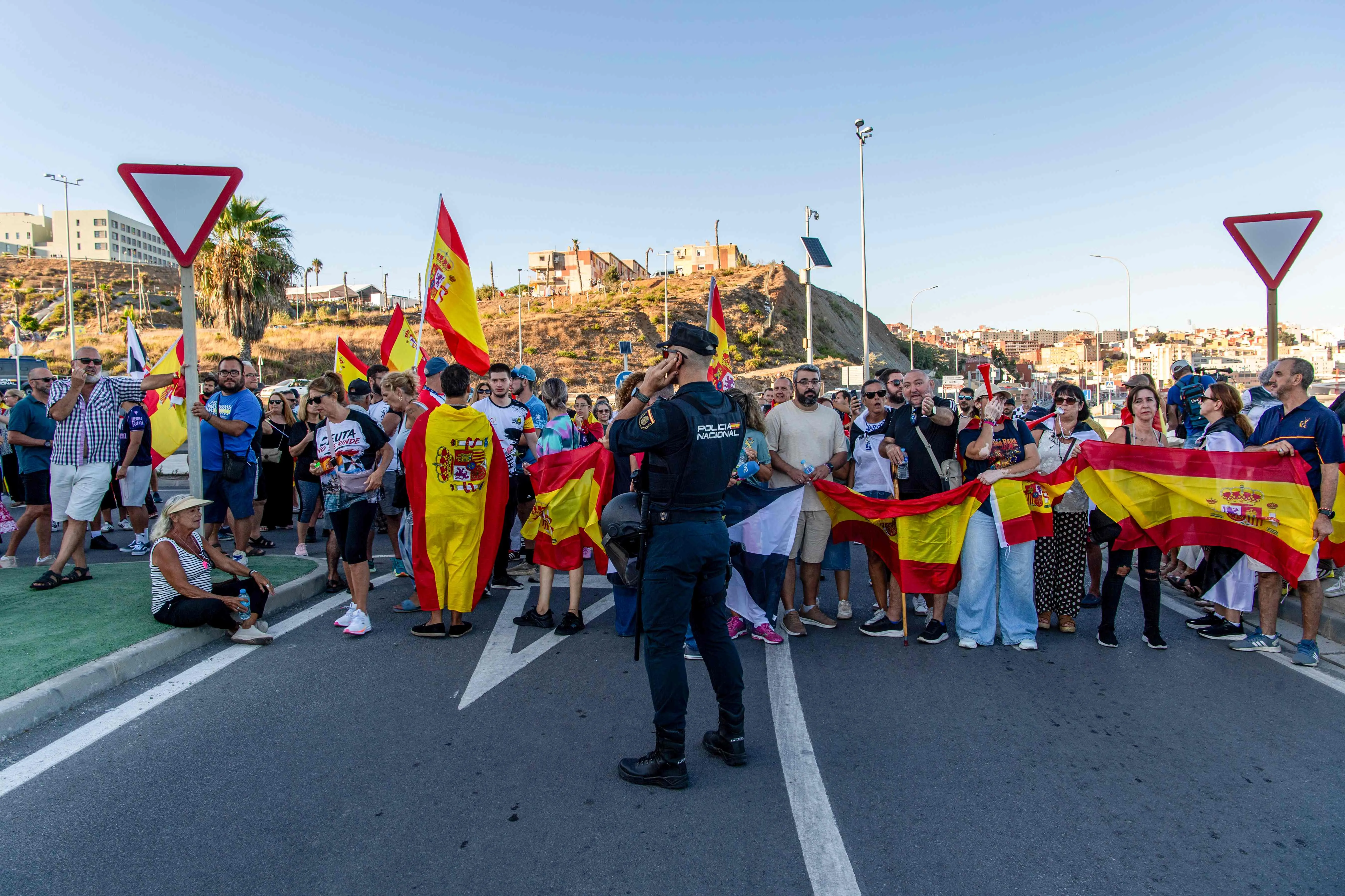 Spain's Prime Minister Critiques Moroccan Border Control Amid Migrant Surge in Ceuta