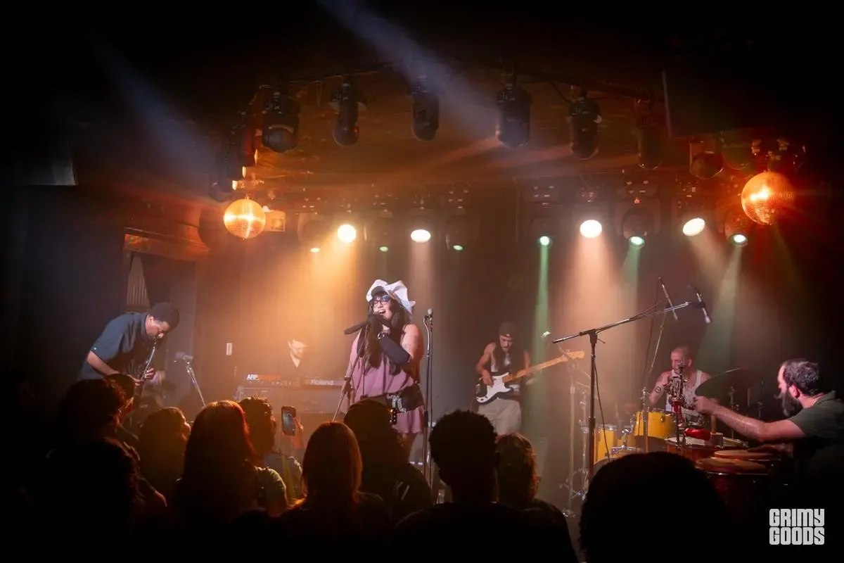 Sparklmami's Electrifying Debut at the Moroccan Lounge
