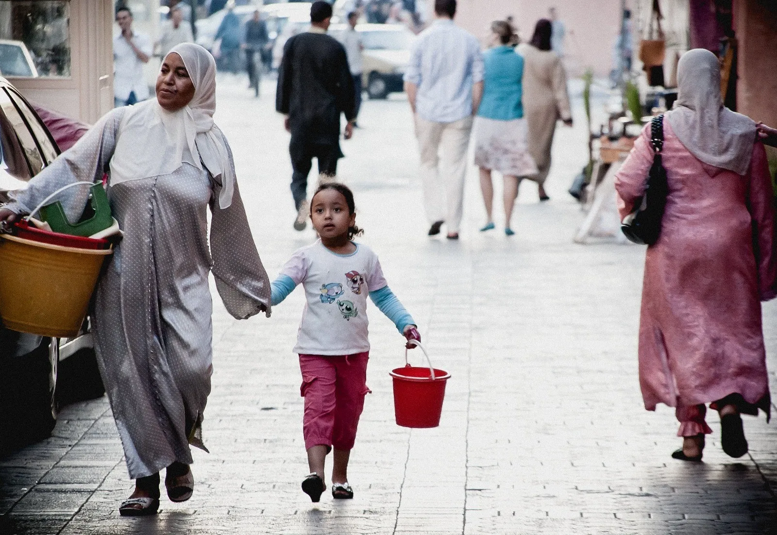 Financial Struggles Persist for Moroccan Families Despite Slight Optimism in 2026