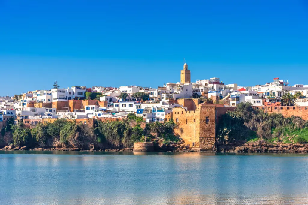 Weather Update: Rising Temperatures Across the Kingdom with Isolated Thunderstorms