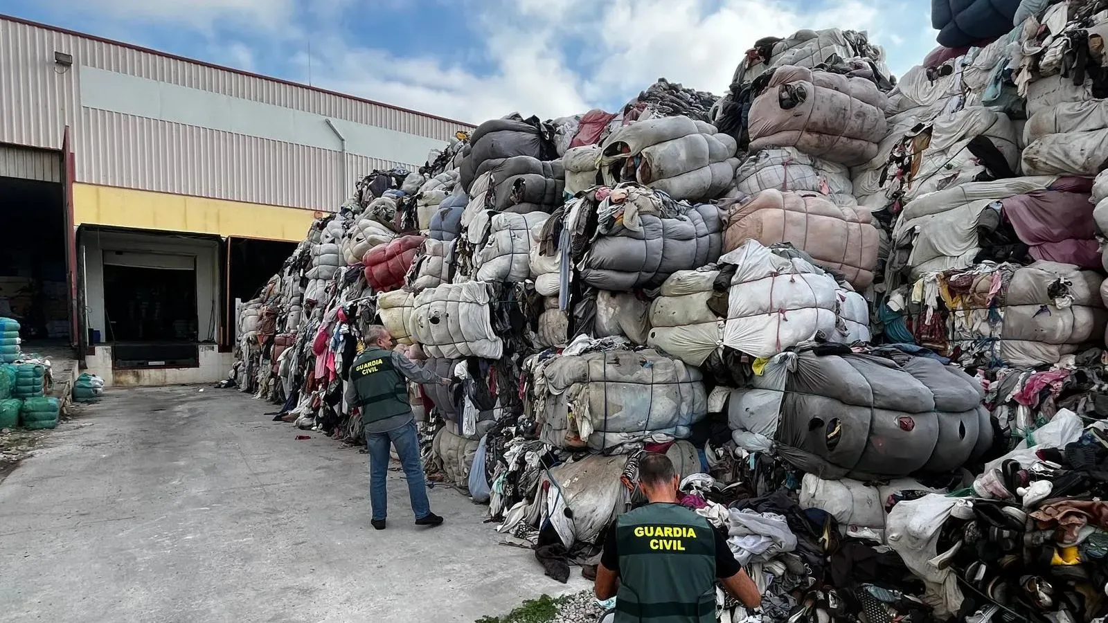 Spain Faces Trial for Importing 1,800 Tons of Textile Waste from Morocco