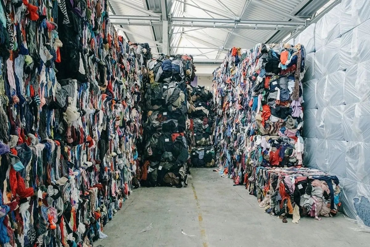 Spanish Prosecutors Pursue Trial Against Moroccans for Major Textile Waste Trafficking