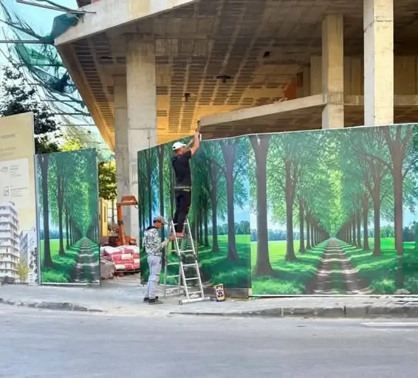 Paper Forests in 'Bride of the North': How the King's Visit to Tangier Became a Race to Cover Concrete with Banners
