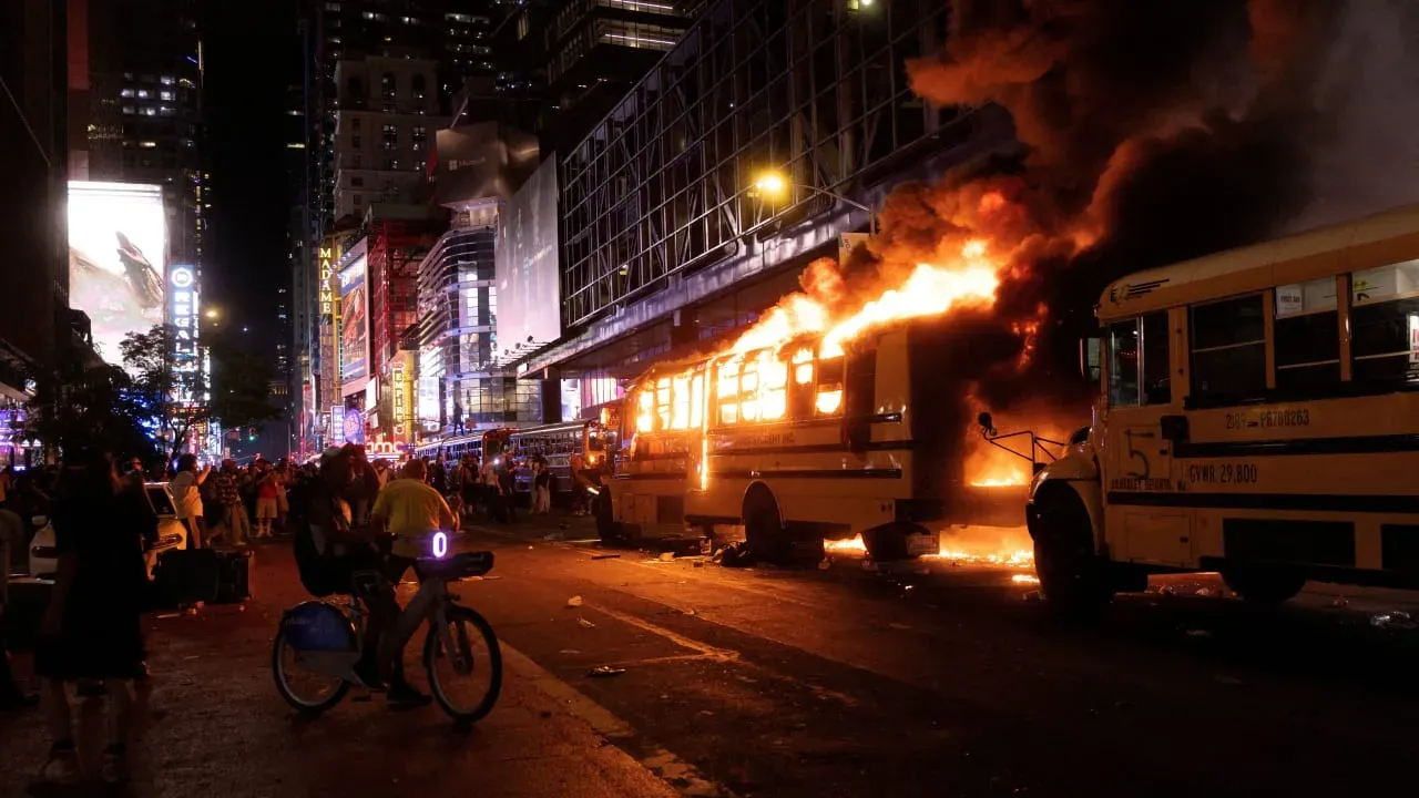 Celebrations Turn Chaotic as Knicks Fans Ignite Midtown Manhattan