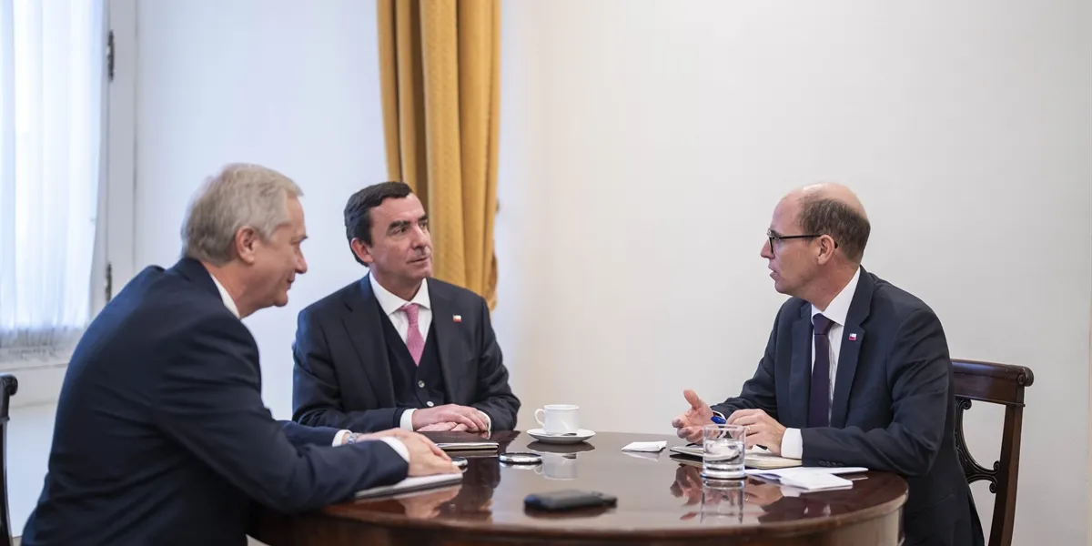 President José Antonio Kast Holds Strategic Meeting with Ministers of Justice and Public Security