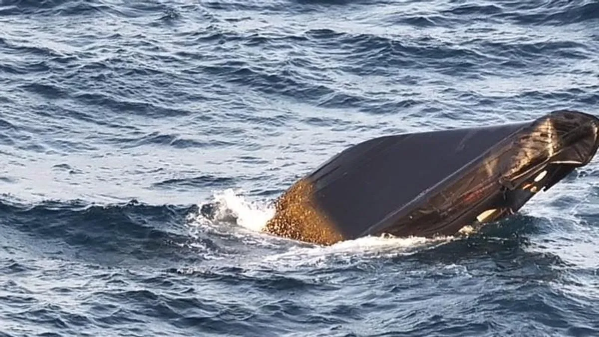 Semi-Submerged Boat Resurfaces Off the Coast of Tenerife, Likely Linked to Hashish Trafficking