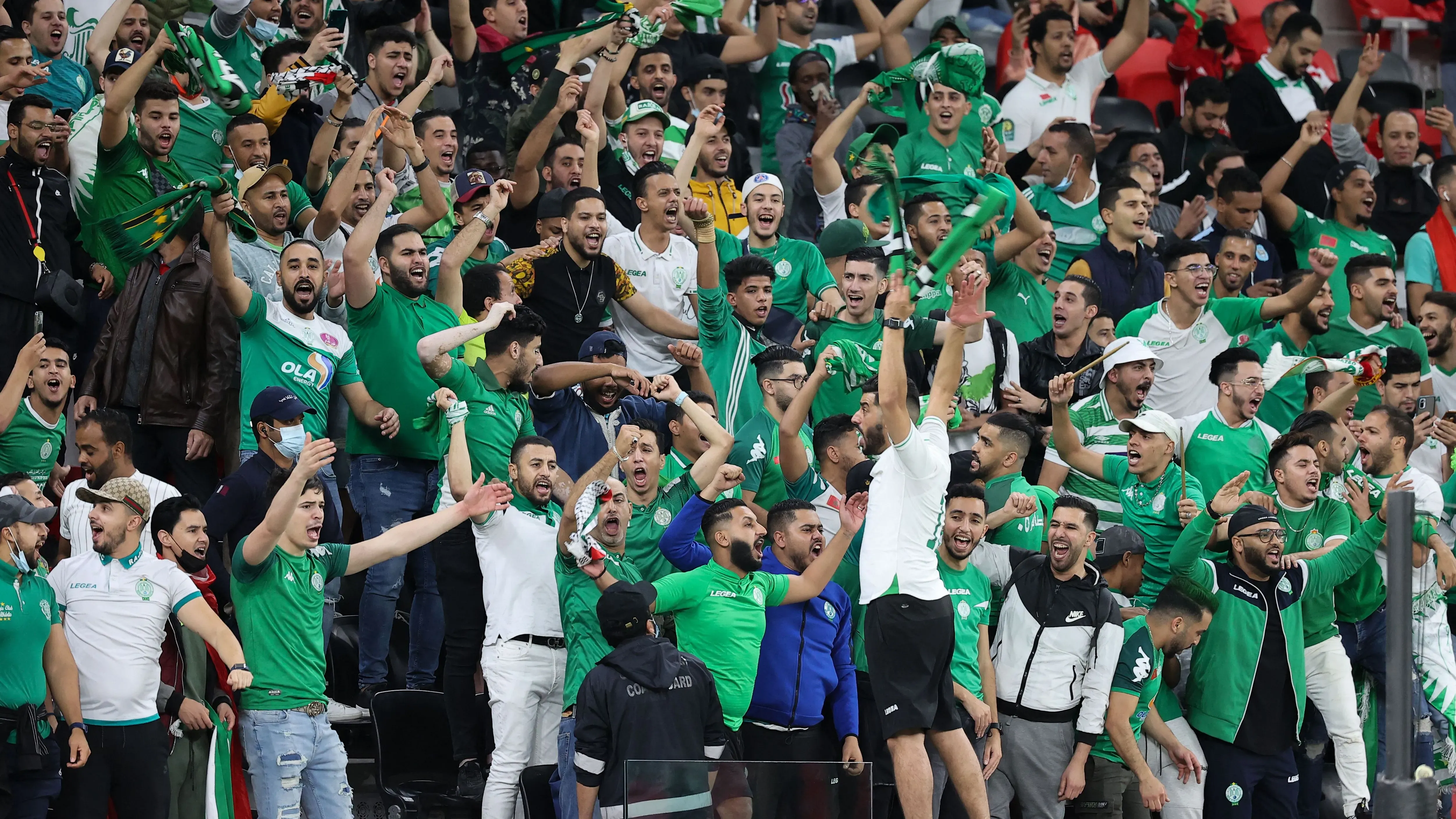 Raja Casablanca Open to Transfer Offers for Oyewusi and Sharara